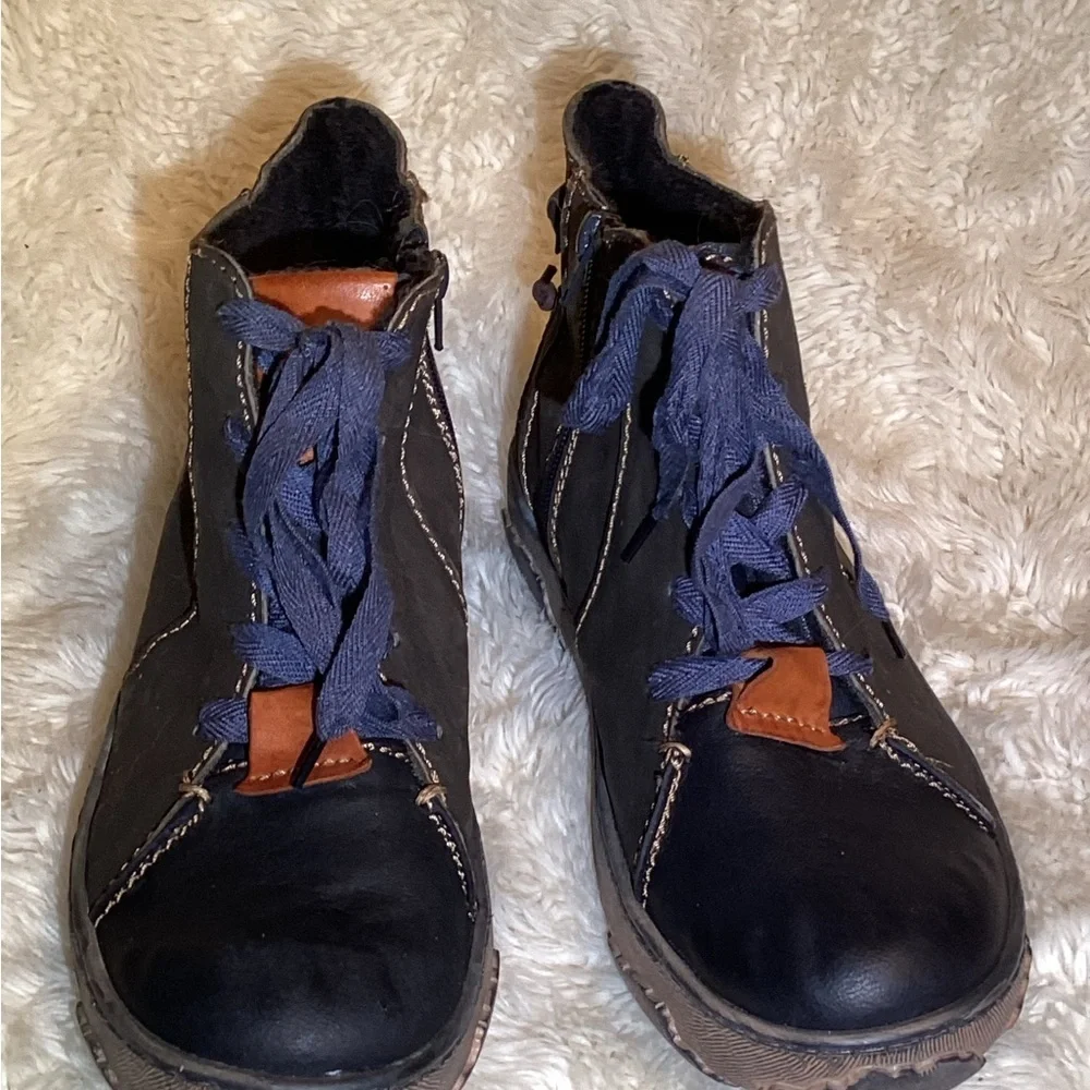 Rovers women’s lace up ankle boots size 9